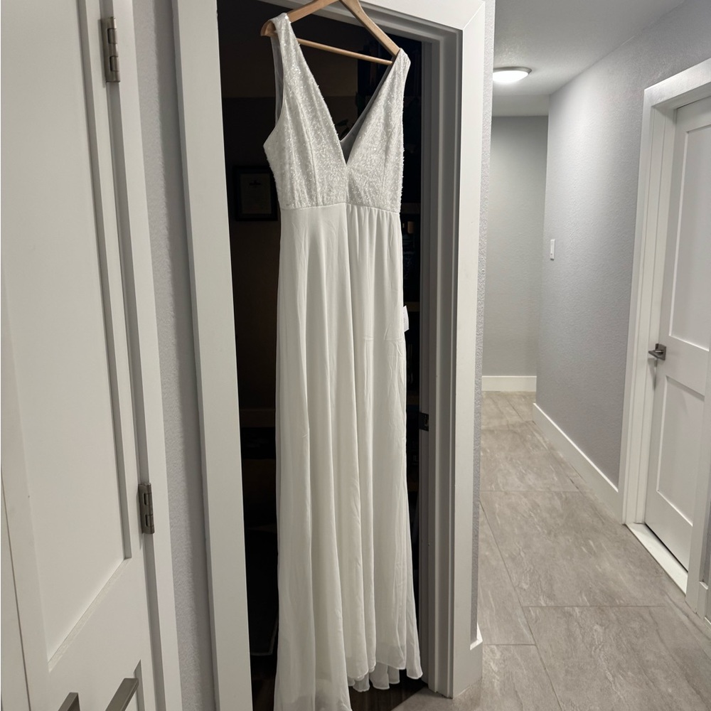 Elegant White Sleeveless Dress
